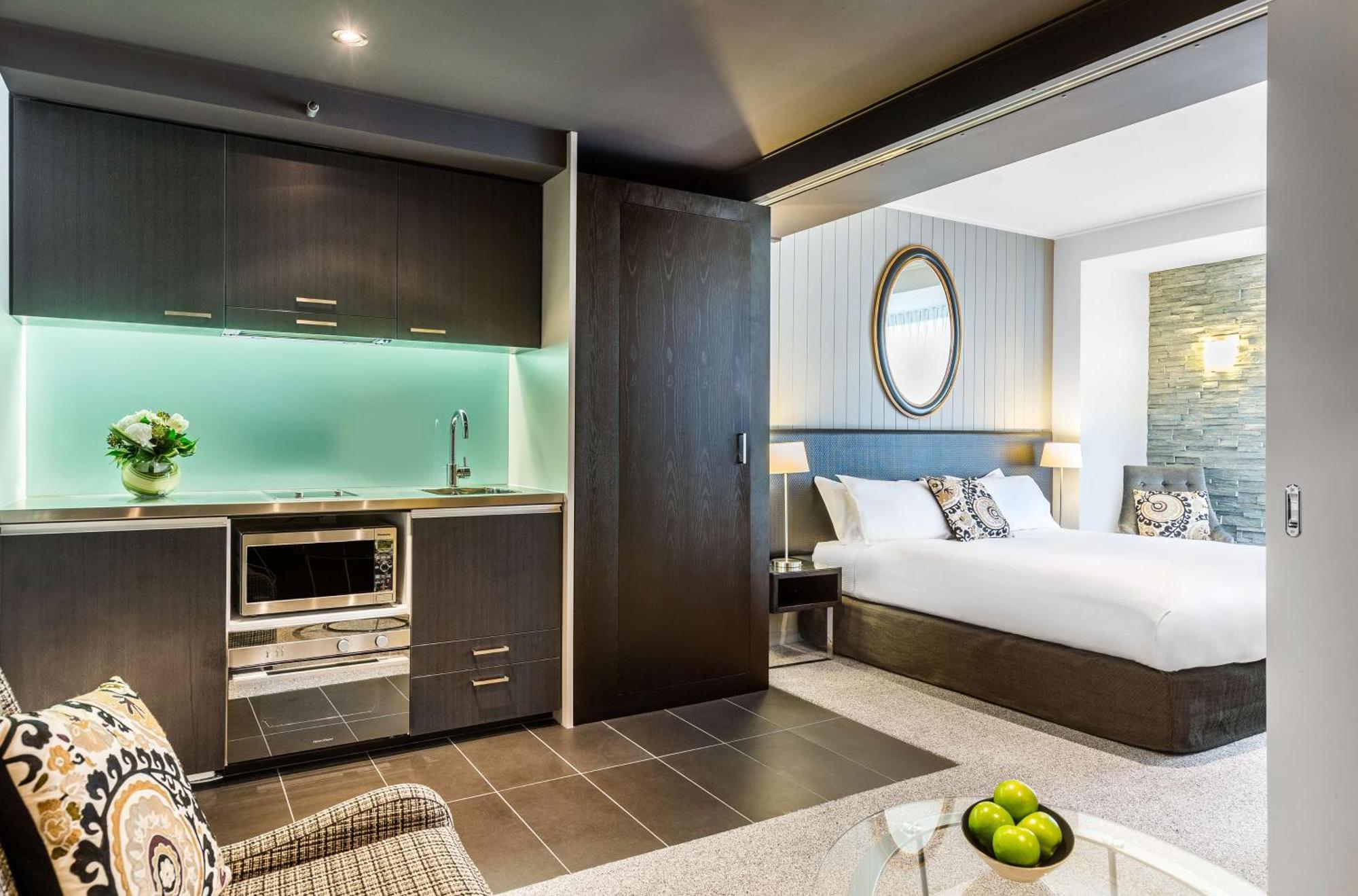 Doubletree By Hilton Куийнстаун Екстериор снимка
